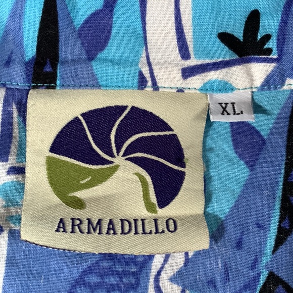 Men’s Armadillo short sleeve, button up shirt.  Size XL - Picture 2 of 8